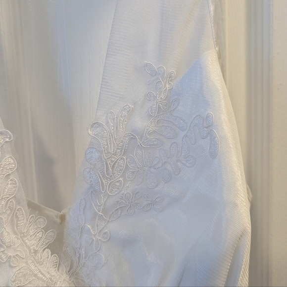 La Vie En Rose | White Satin Chemise - Picture 2 of 6